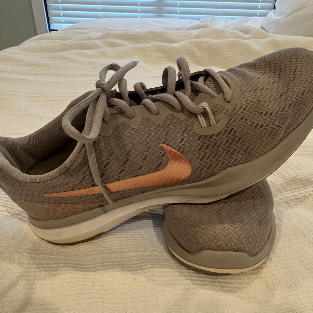 Nike trainer sneakers leopard and metallic accent